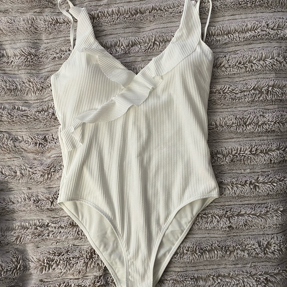 NWT Fill Your Time White Textured Swimsuit from Pink Lily - Picture 2 of 2